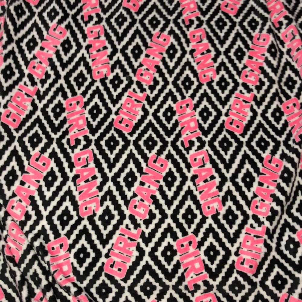 Pink blanket with patterns - Picture 3 of 3